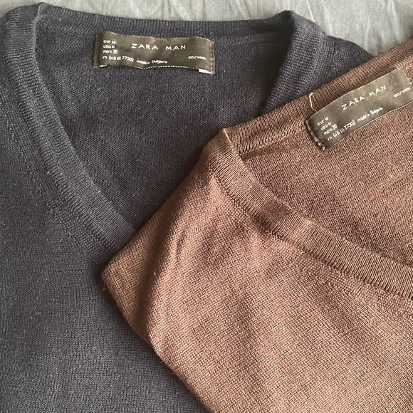 Zara V-Neck - Picture 2 of 2